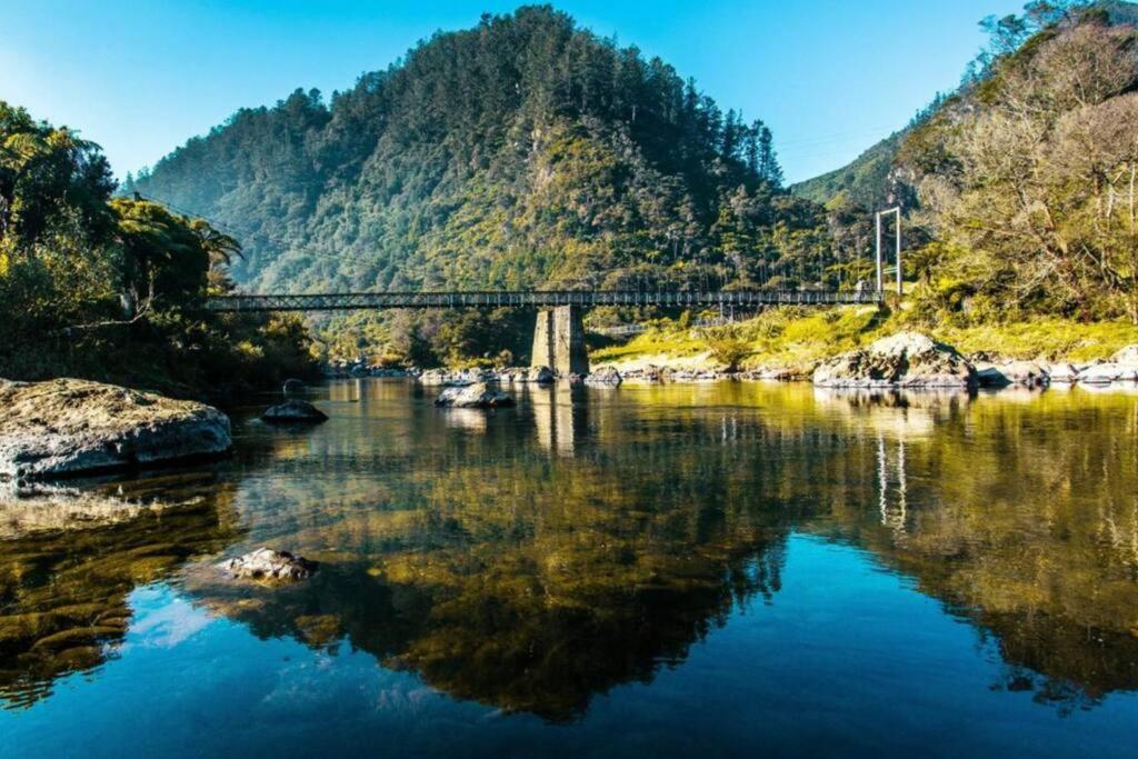 Crown Ridge Miners Cottage Karangahake Екстер'єр фото