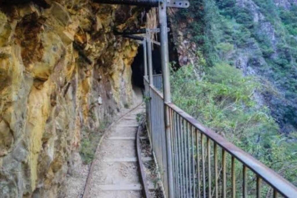 Crown Ridge Miners Cottage Karangahake Екстер'єр фото