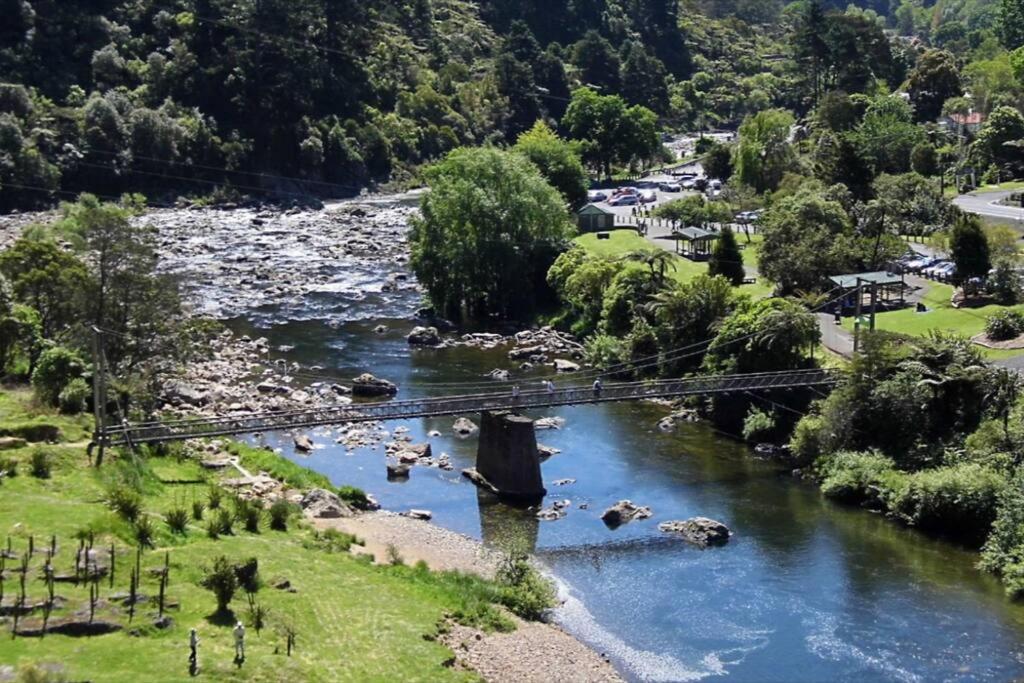 Crown Ridge Miners Cottage Karangahake Екстер'єр фото
