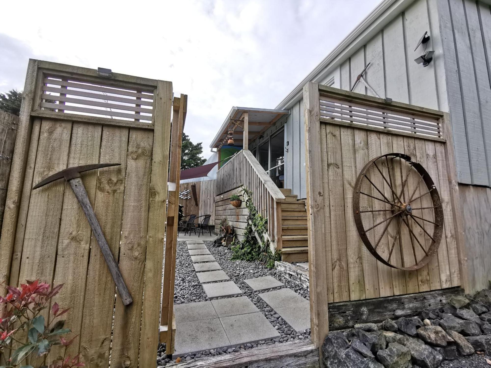 Crown Ridge Miners Cottage Karangahake Екстер'єр фото