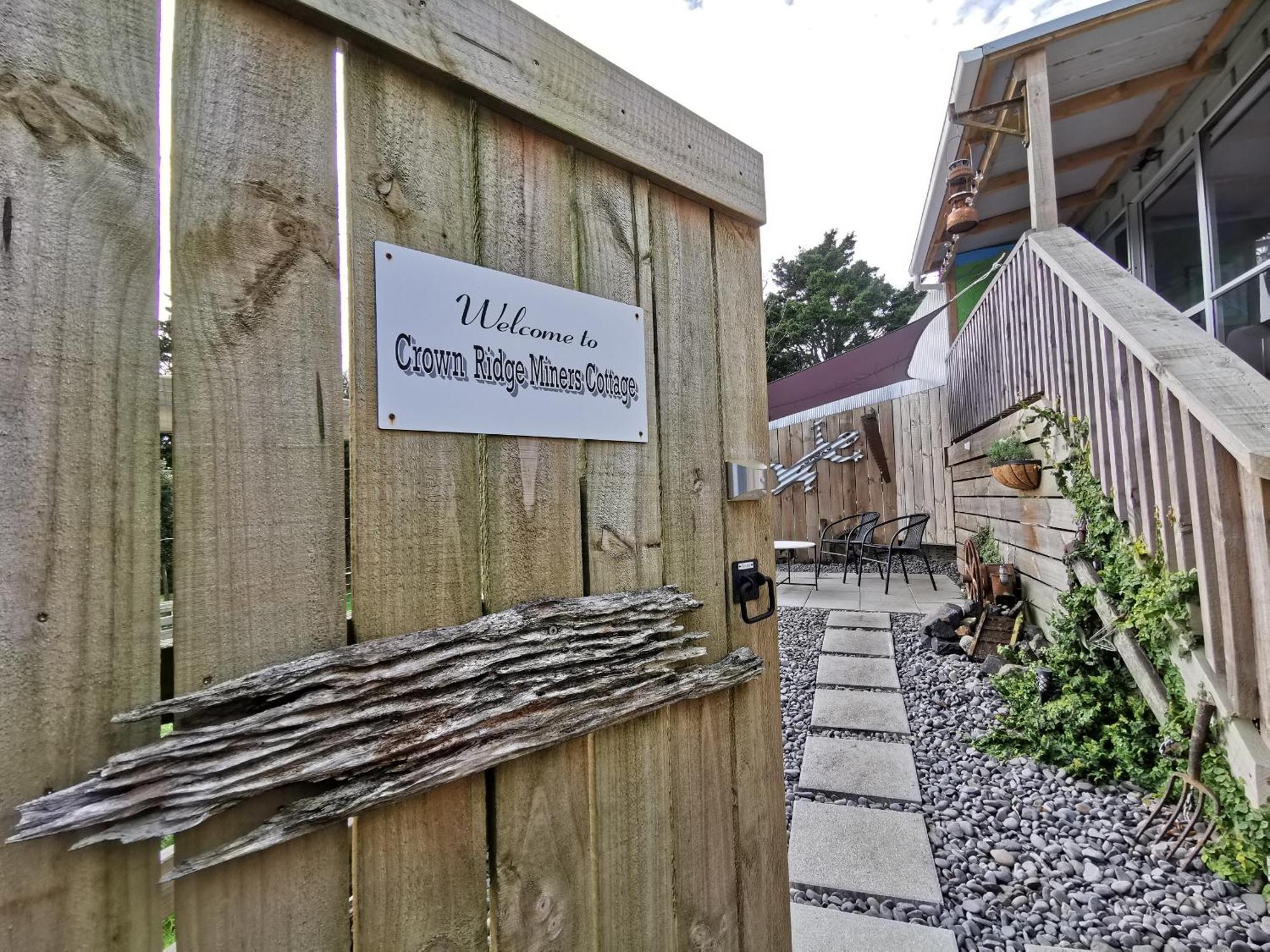 Crown Ridge Miners Cottage Karangahake Екстер'єр фото